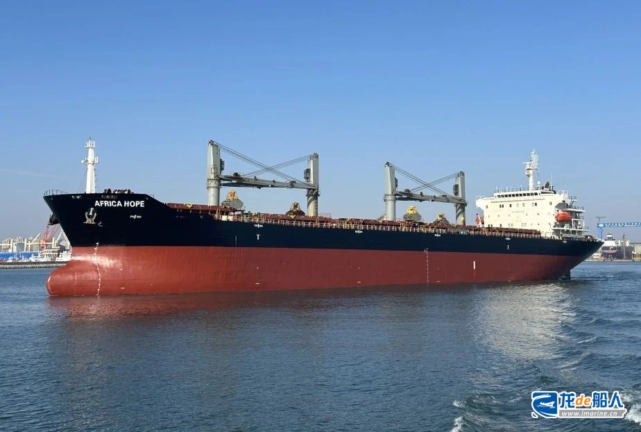 大连中远海运重工完成57000吨散货船及重吊船修理工程