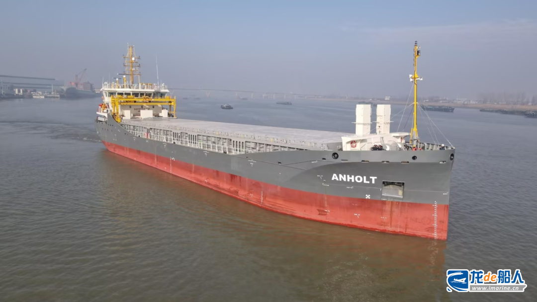 大津重工交付5200吨多用途干货船和5900吨多用途船