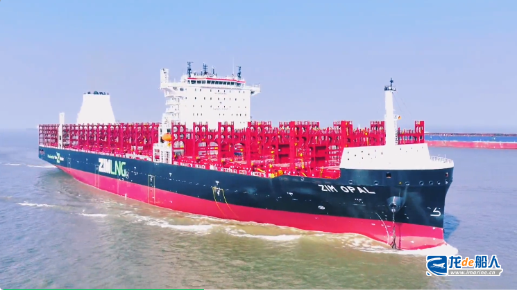新扬子造船交付LNG双燃料7000TEU集装箱船 “ZIM OPAL”轮
