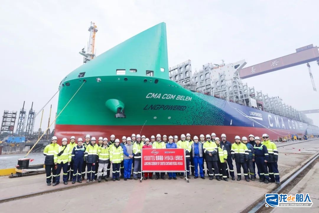 沪东中华造船13000TEU双燃料集装箱船5号船顺利出坞