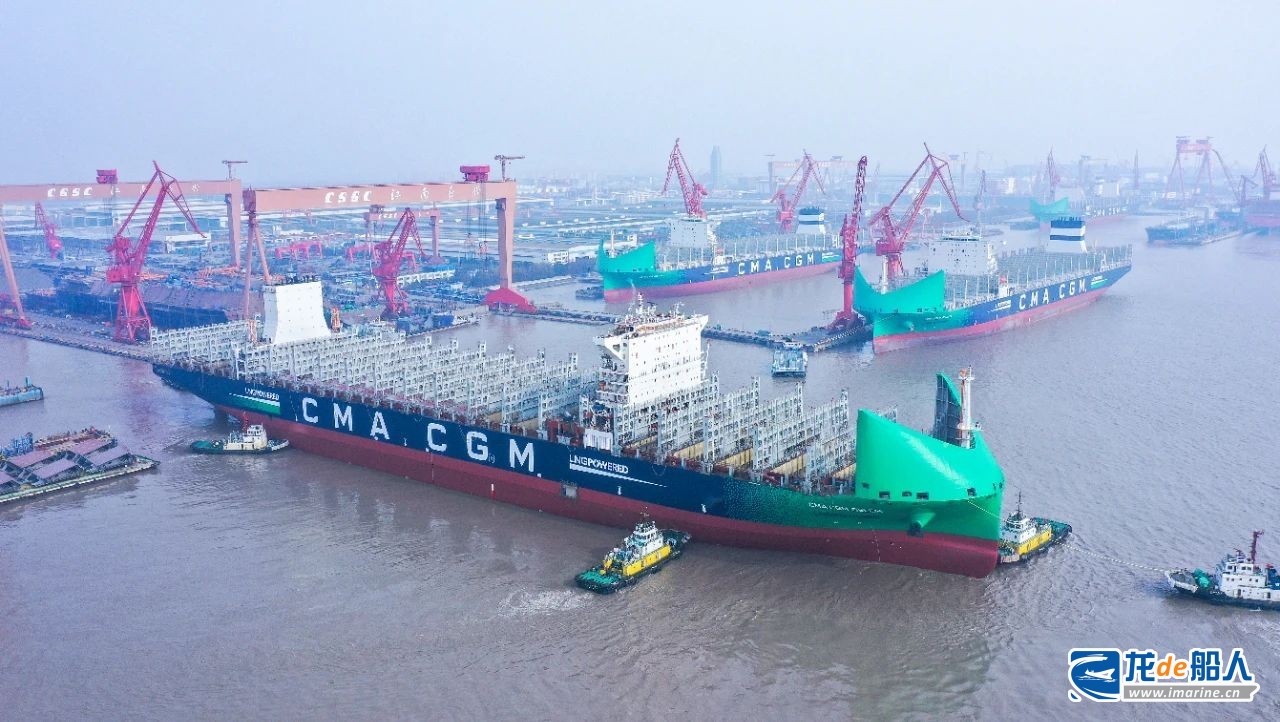 沪东中华造船13000TEU双燃料集装箱船5号船顺利出坞