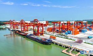海西重机签订济宁龙拱港3台自动化铁路轨道吊项目